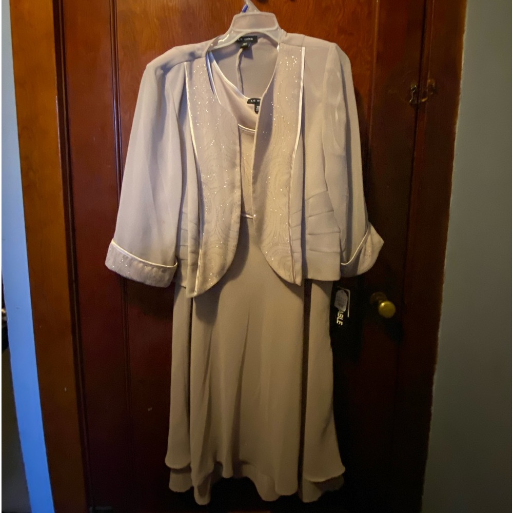 Nordstrom’s Le Bos mother of the bride or groom, dress, beige.